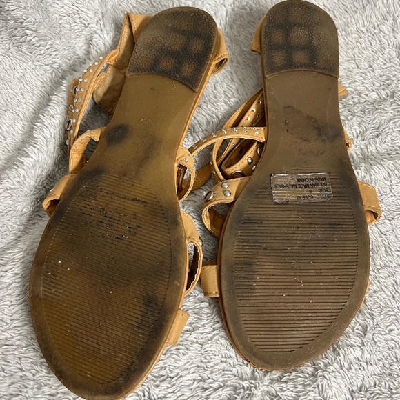 Women’s Wet Seal Beige Studded Strappy Sandals Size 8 - Picture 3 of 3